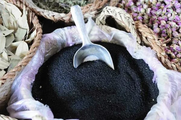 تصویر 1 از قیمت خرید سیر سیاه فله همدا + فروش ویژه